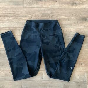 ALO || Black Camo Leggings